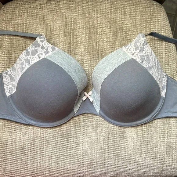 36D Victoria’s Secret LINED PERFECT COVERAGE bra. - Picture 1 of 7